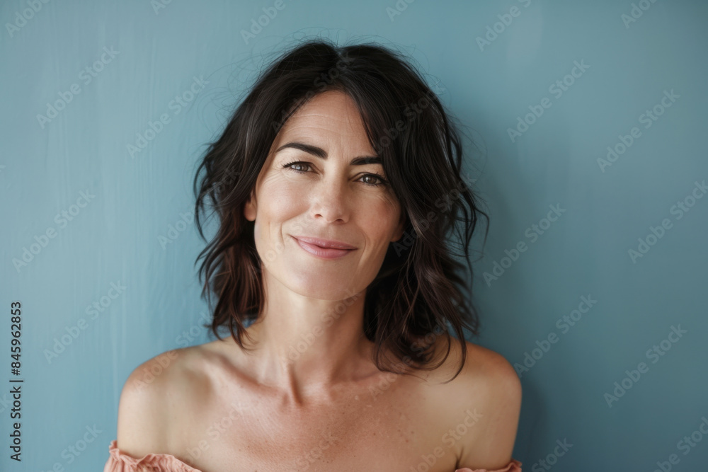 Obraz premium A close up portrait of a woman with a subtle smile