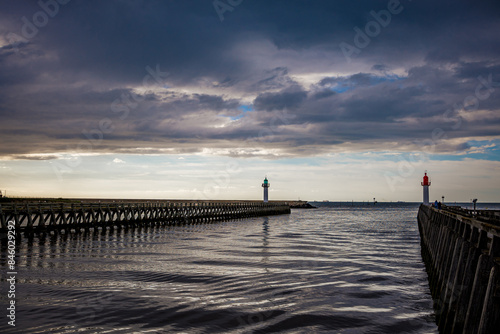 Entrée du port de Deauville et Trouville en Normandie photo