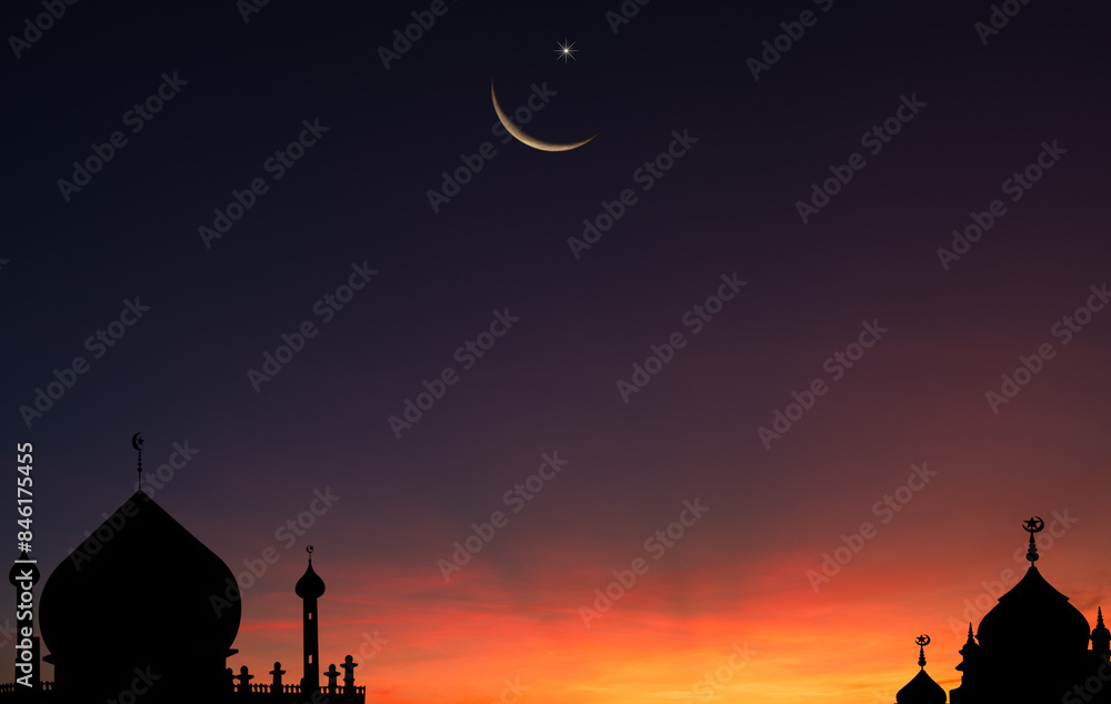 Obraz premium Silhouette dome mosques on dusk sky twilight and crescent moon on free space for text Eid Al Adha, Eid Al Fitr, Ramadan Kareem, Mubarak, Muharram religion of Islamic 