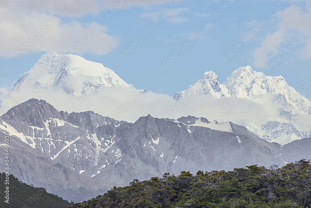 Φωτογραφία Snow capped mountains of the Andes across the Chilean border, seen from the Beag