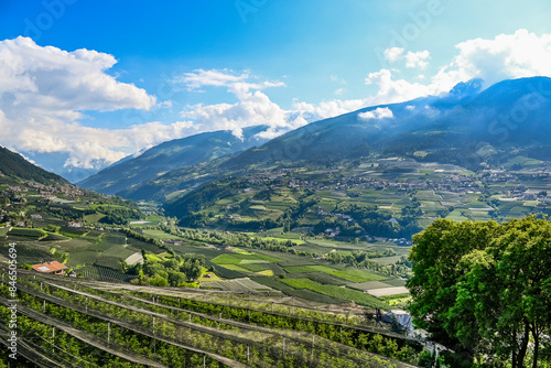 Dorf Tirol, Passeier, Fluss, Passeiertal, Vorderpasseier, Hafling, Meran, Weinberge, Obstbäume, Landwirtschaft, Wanderweg, Frühling, Sommer, Südtirol, Italien photo