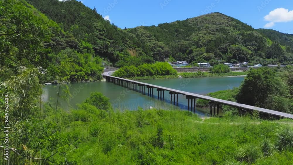 ドローン空撮。初夏、快晴の名越屋沈下橋と仁淀ブルー。高知県吾川郡いの町 ドローン空撮。初夏、快晴の名越屋沈下橋と仁淀ブルー。高知県吾川郡いの町