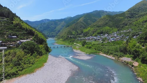 仁淀ブルーが美しい、浅尾の沈下橋ドローン空撮。高知県越知町
