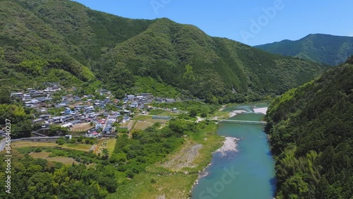 仁淀ブルーが美しい、浅尾の沈下橋ドローン空撮。高知県越知町
