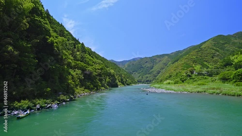 仁淀ブルーが美しい、浅尾の沈下橋。高知県越知町