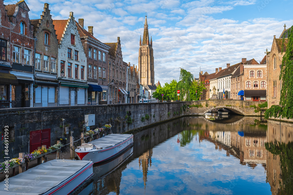 Obraz premium Scenery of the Rosary Quay, Rozenhoedkaai in Dutch, located in Bruges, Belgium