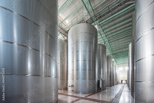 Wine storage tank in the red wine production workshop © 大 李