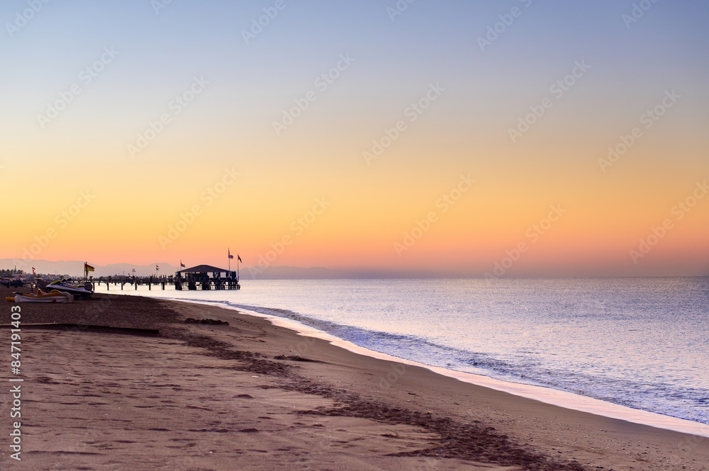 Obraz premium Sunrise on the Mediterranean coast in Turkey.