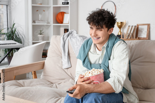 Male student with popcorn w...
