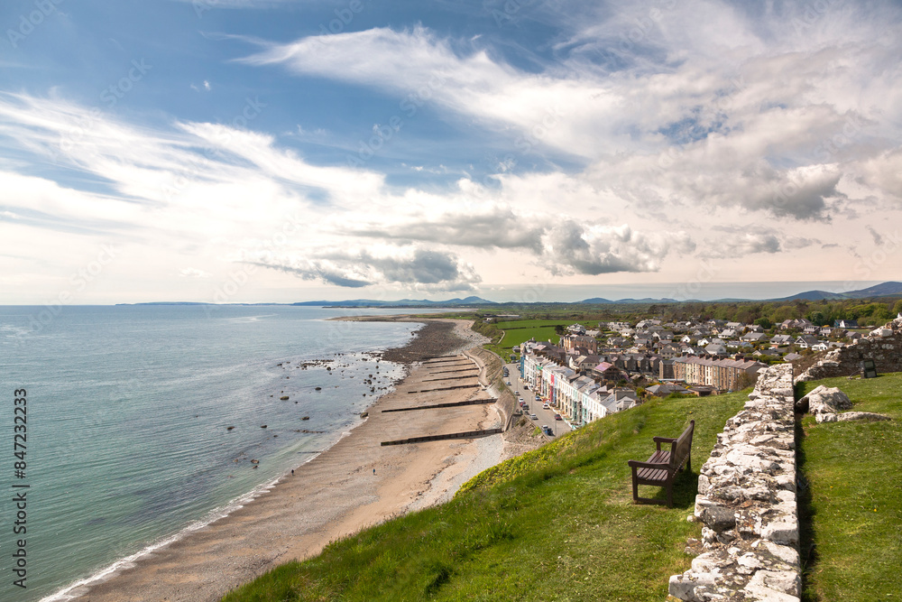 Obraz premium Criccieth, Wales, Snowdonia, UK, top view of the beach