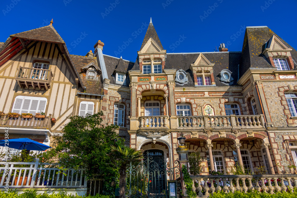 Fototapeta premium Dans les rues de Cabourg