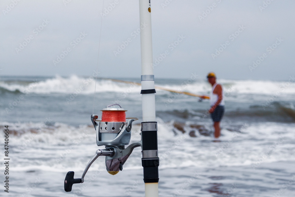 Fishing reel and its bottom fisherman Fishing reel and its bottom fisherman