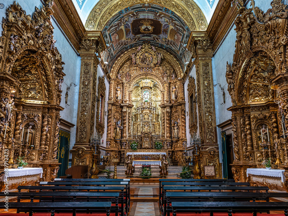 Fototapeta premium The intricate golden interior of the Carmelite church Igreja do Carmo in the old town of Faro in Portugal