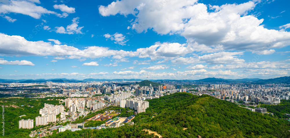 Beautiful cloudy day. The bright blue sky contrasts with floating white clouds,vibrant atmosphere of the city. Perfect for travel ads, urban lifestyle content. Beautiful cloudy day. The bright blue sky contrasts with floating white clouds,vibrant atmosphere of the city. Perfect for travel ads, urban lifestyle content.