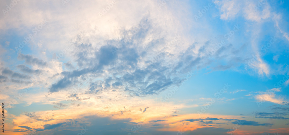 Obraz premium Beautiful sky sunset with red clouds on blue background