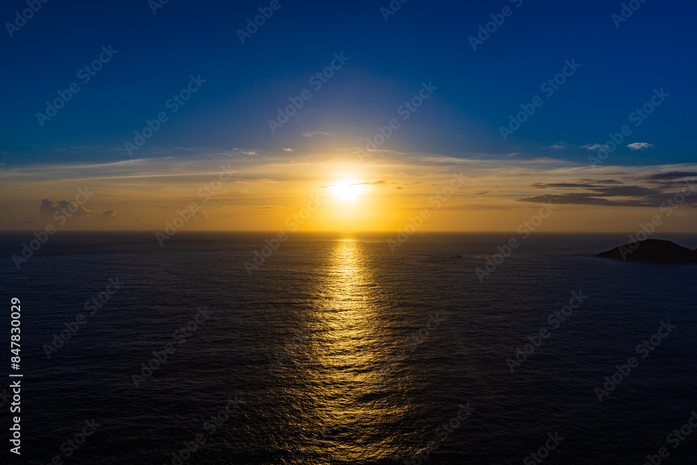 Fototapeta premium 小笠原諸島・父島 ウェザーステーション展望台から望む夕景