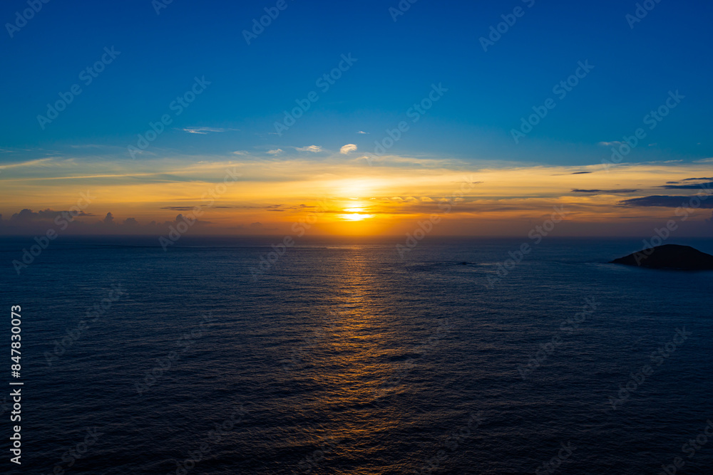 Naklejka premium 小笠原諸島・父島 ウェザーステーション展望台から望む夕景 