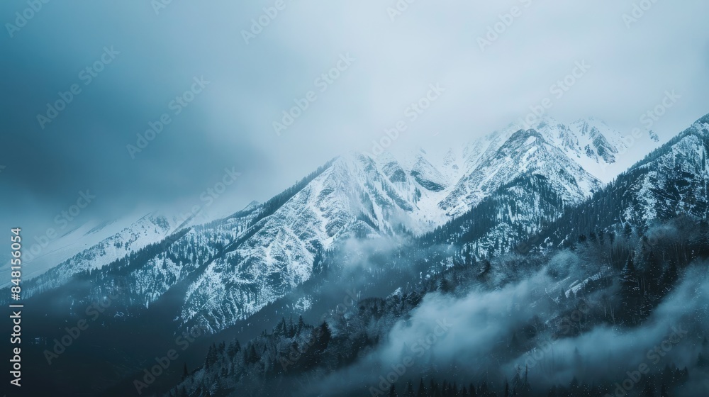 Obraz premium Dawn over snowy mountains