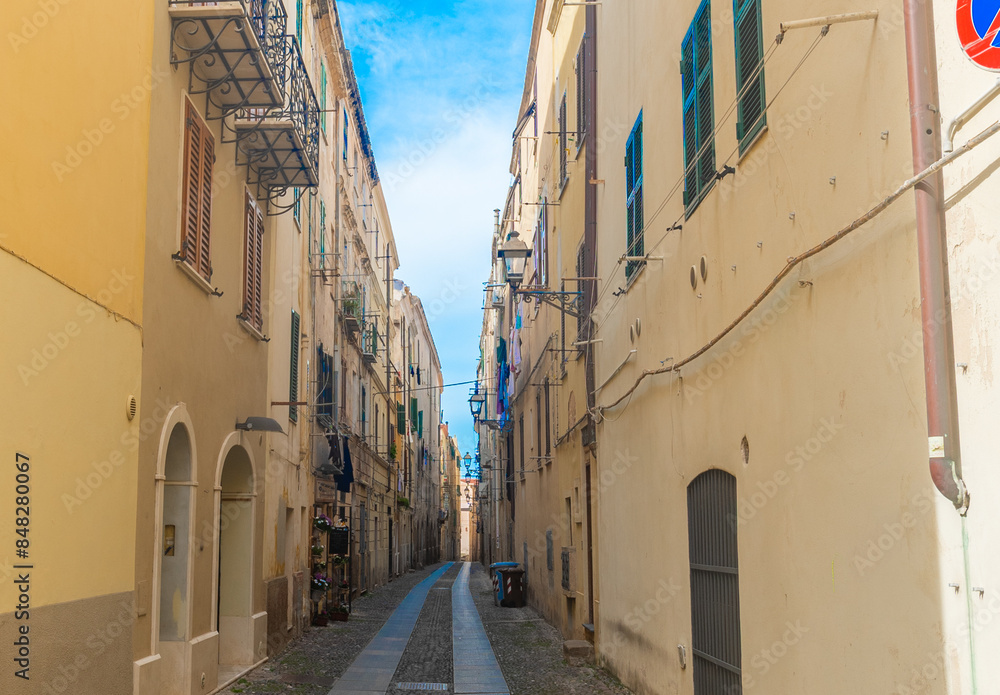Obraz premium Narrow street in old town Alghero