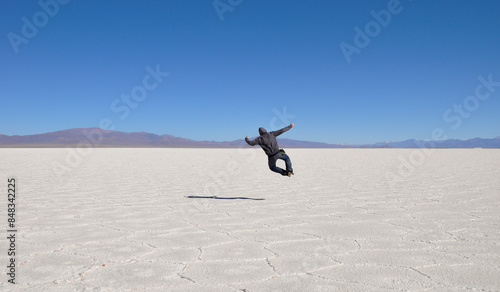 Saltando en Salinas Grandes, Jujuy, Argentina