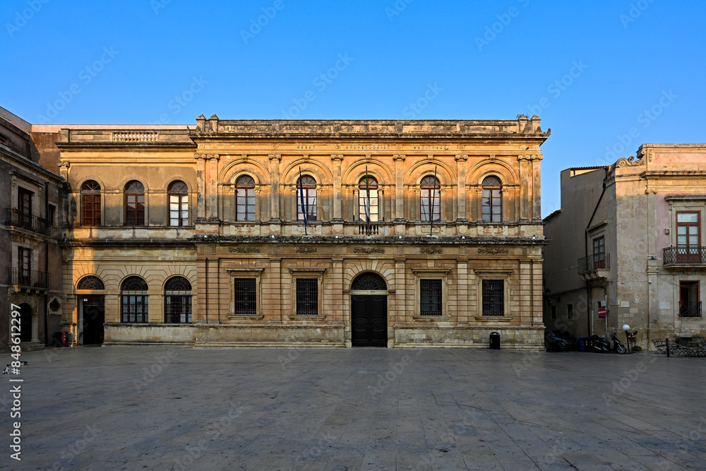 Naklejka premium Palazzo della Sovrintendenza ai Beni Culturali della Provincia - Siracusa, Sicily, Italy