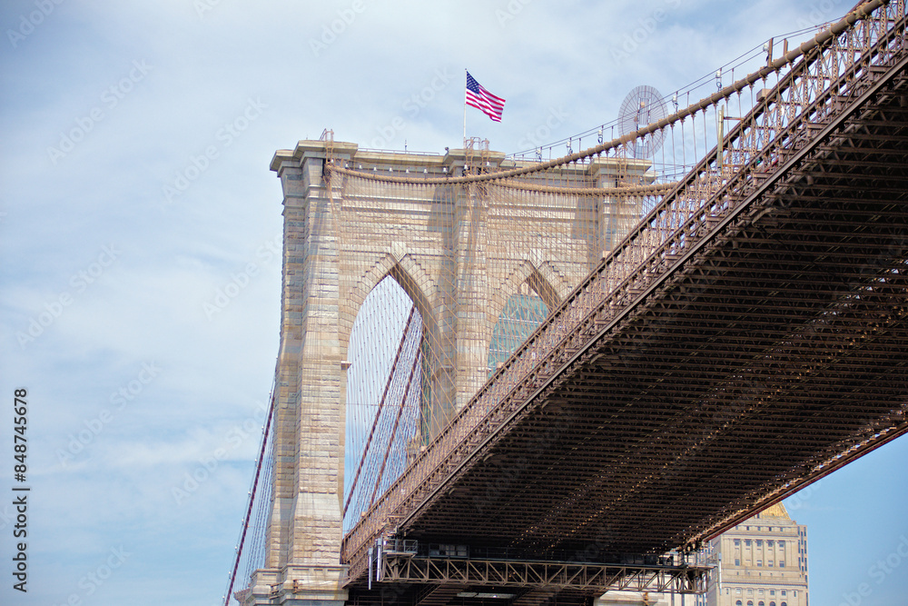 Fototapeta premium Brooklyn Bridge with New York skyline in background