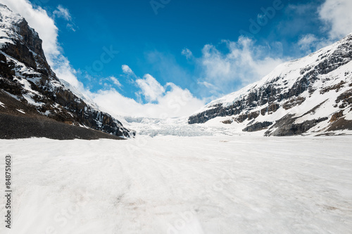 Majestätisches Columbia Icefield in Kanada: Gigantische Gletscherlandschaft und Naturwunder