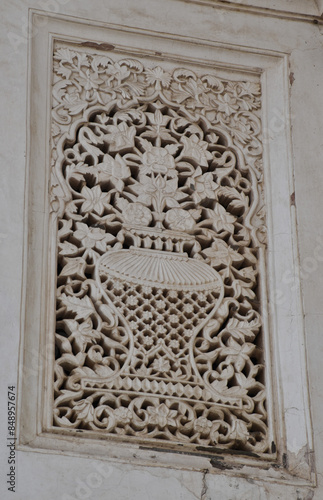 Close view of the designer wall at the Tomb of the lady (Bibi ka Maqwara) photo