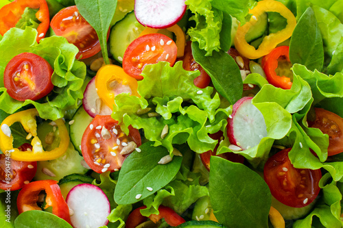 Cuadro en lienzo Fresh vegetable salad