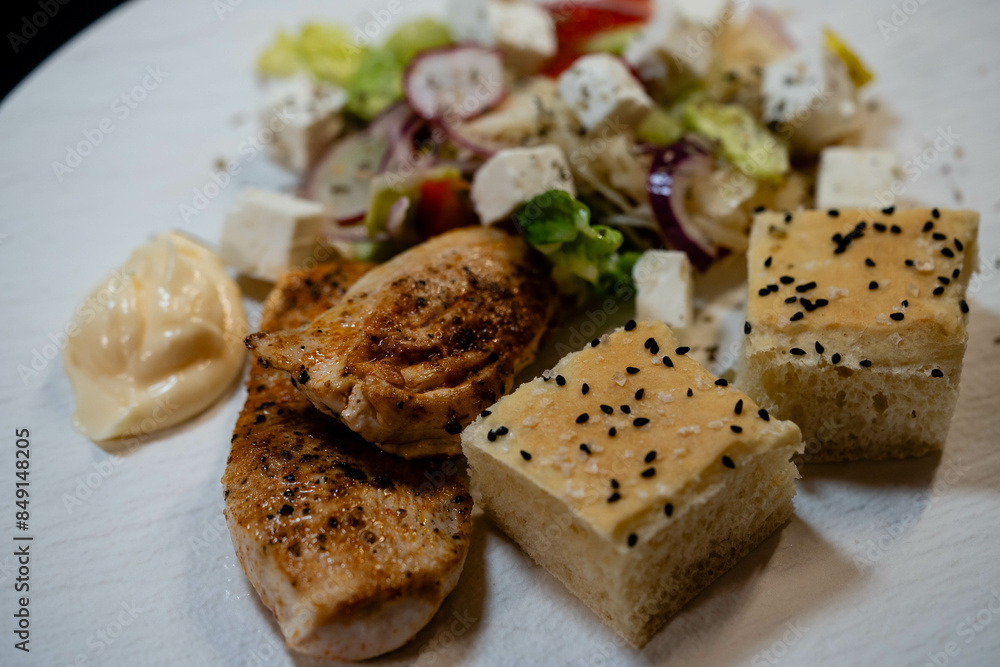 Griechischer Feta Käse mit Kräutern und Gewürzen Griechischer Feta Käse mit Kräutern und Gewürzen