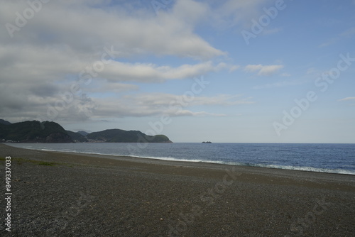 海岸線に沿って長い散歩をする