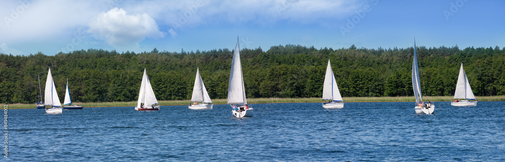 Obraz premium Mazury. Krajobraz tysiąca jezior.