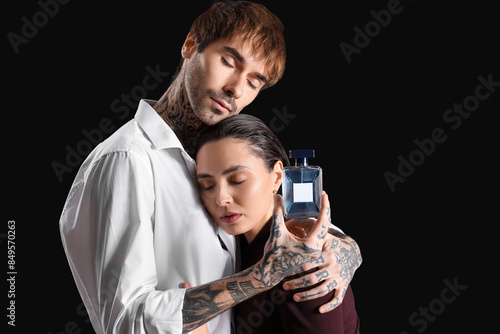 Young couple with perfume h...