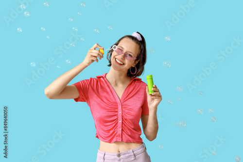 Happy teenage girl in sungl...