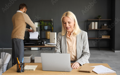 Mature businesswoman with l...