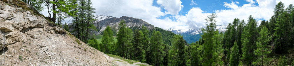 Aussicht im Müstair Tal in der Schweiz Aussicht im Müstair Tal in der Schweiz