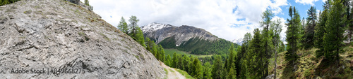 Obraz na płótnie Aussicht im Müstair Tal in der Schweiz w salonie