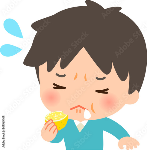 レモンを齧って顏をしかめる男性