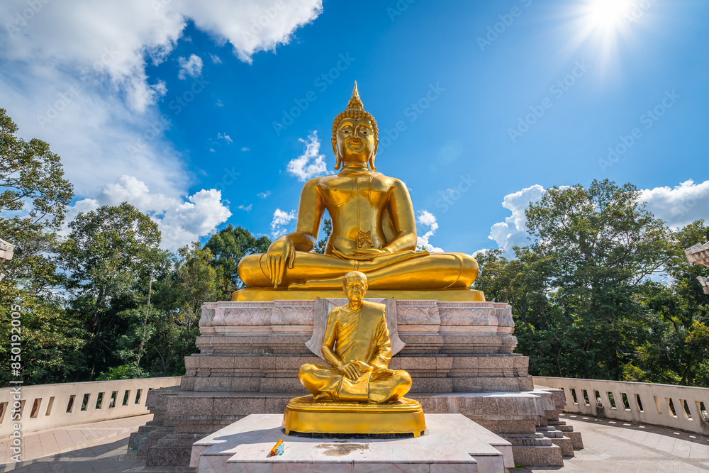 Wat Sa Prasan Suk or Wat Ban Na Muang, is a famous temple at Ubon Ratchathani, Thailand Wat Sa Prasan Suk or Wat Ban Na Muang, is a famous temple at Ubon Ratchathani, Thailand