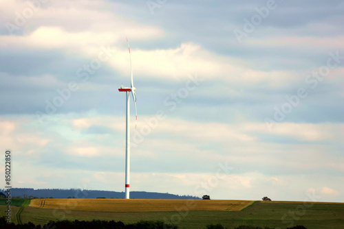 Windrad in der Natur auf Feldern im Hunsrück bei Heidenburg im Landkreis Bernkastel-Wittlich im deutschen Bundesland Rheinland-Pfalz.  photo