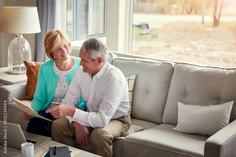 Obraz premium Online banking, laptop and mature couple on sofa with financial report, insurance and investment in home. Retirement, marriage and senior man and woman on computer for finance, payment and savings