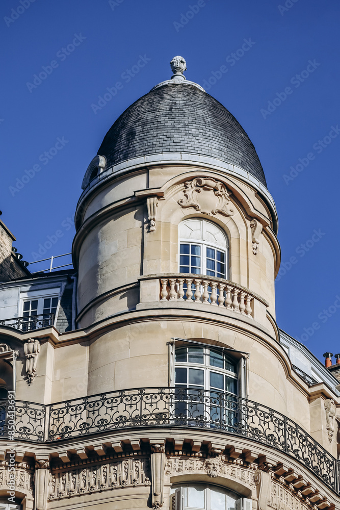 Beautiful and bourgeois 16th district of Paris Beautiful and bourgeois 16th district of Paris