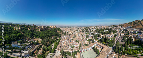 Vista panorámica de la ciudad de Granada con la alhambra, España