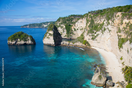 Fototapeta Naklejka Na Ścianę i Meble -  Beautiful view of Diamond Beach on Penida Island, Indonesia	
