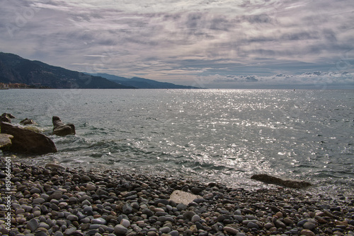 Méditerranée à Menton, plage du Gorbio photo