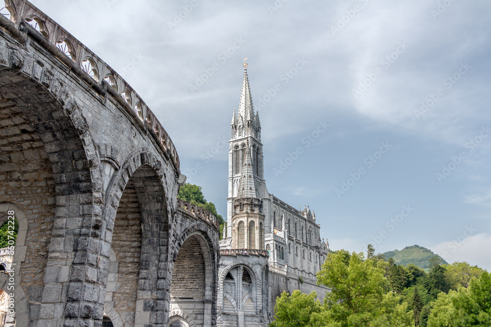 Obraz premium Basilica of Our Lady of the Rosary, a Roman Catholic church and minor basilica within the Sanctuary of Our Lady of Lourdes in France 