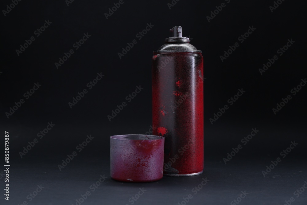 Obraz premium One spray paint can with cap on dark background