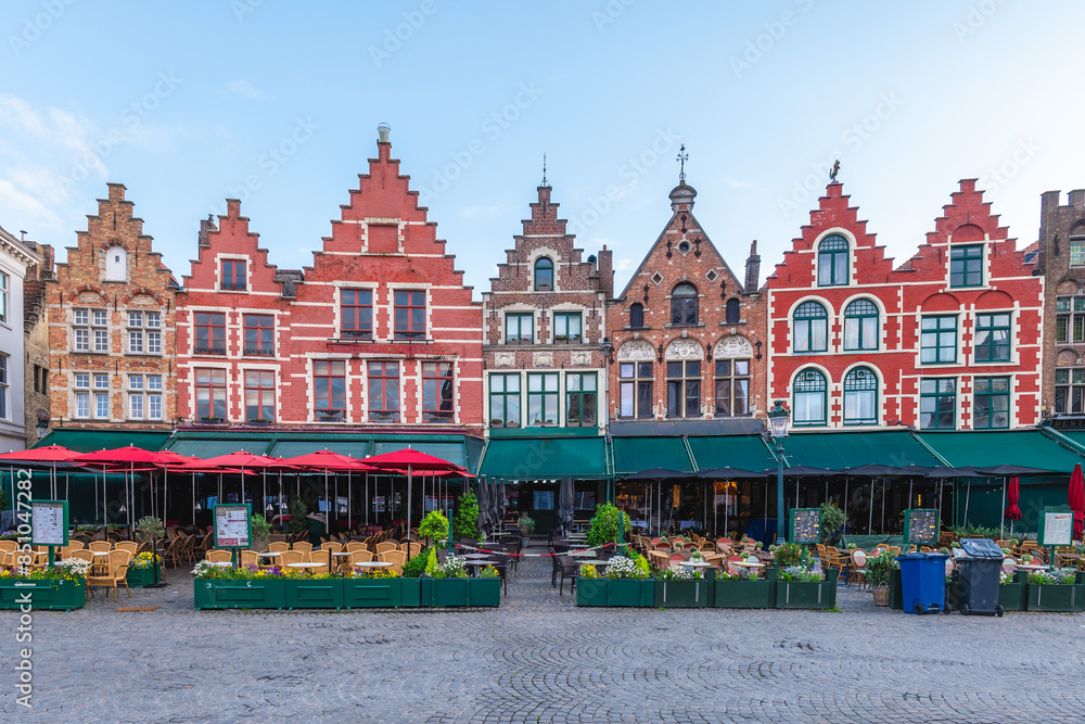 Obraz premium Markt, Market square, the central square abounds in gabled houses with colorful facades in Bruges, Belgium
