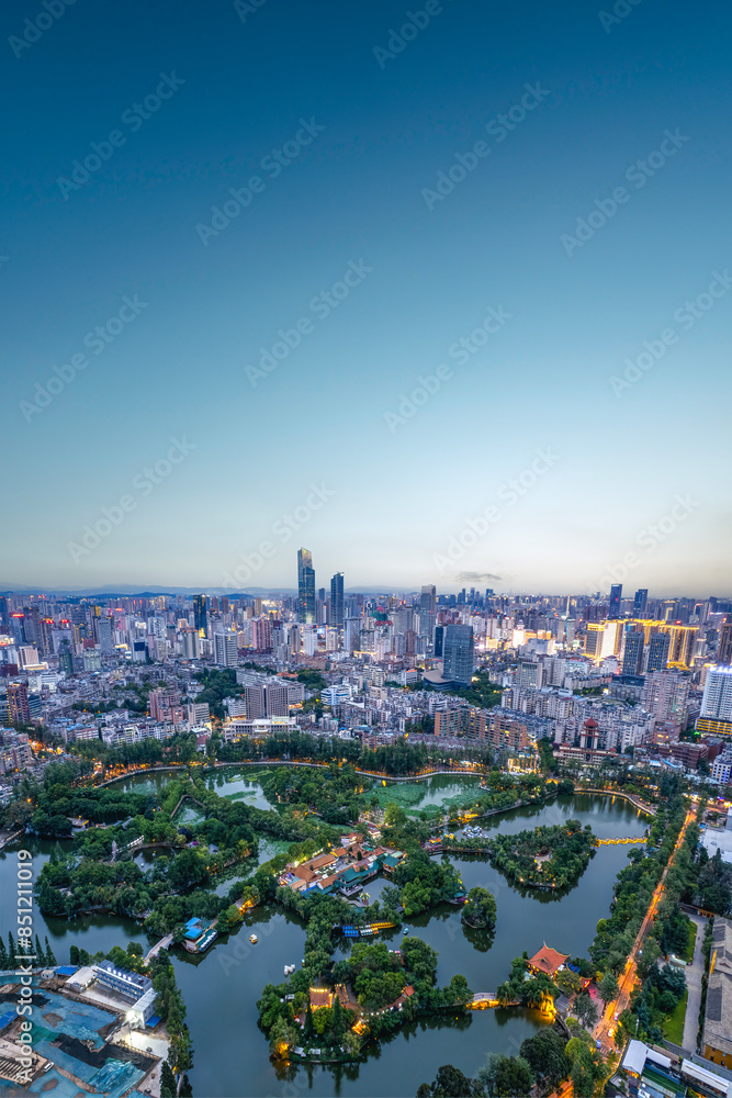 Fototapeta premium Urban Skyline with Green Park Aerial View