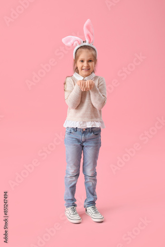 Cute little girl in bunny e...